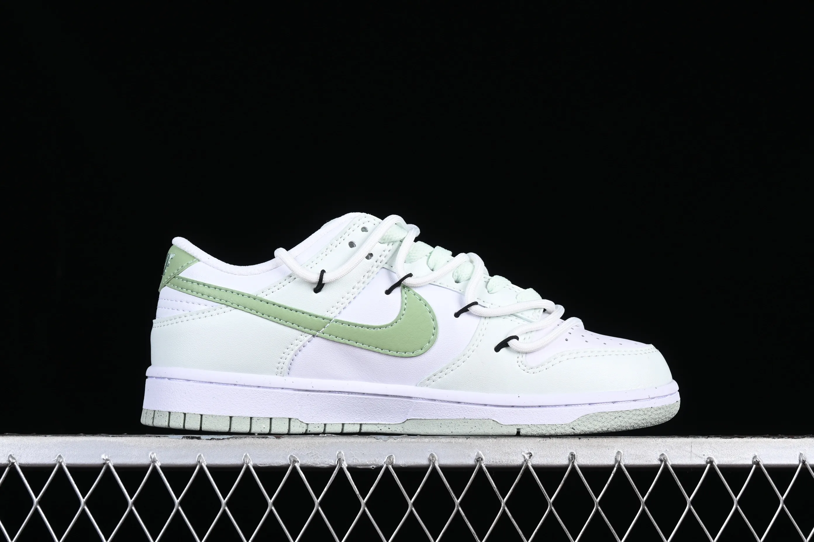 All categories Nk SB Dunk series Nk SB Dunk Low low-top sneakers J version Nk Dunk Low "White Mint" light green strap deconstruction SB smashed backboard fashion casual sneakers DN1431-102